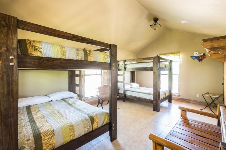 River Bluff Cabins Rio Frio Oda fotoğraf