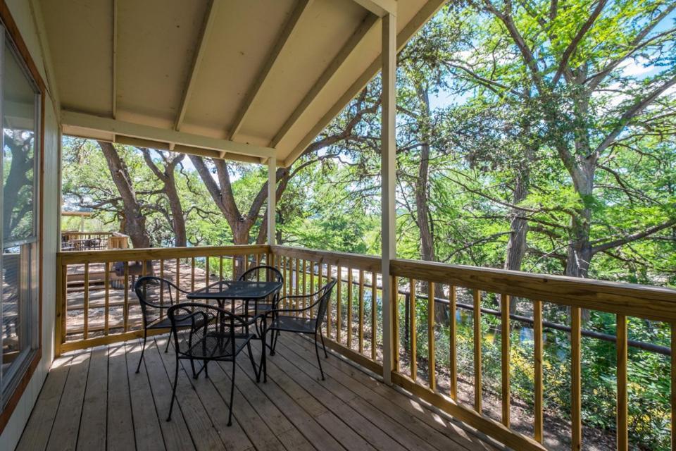 River Bluff Cabins Rio Frio Oda fotoğraf