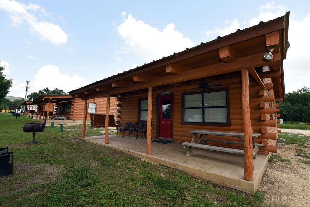 River Bluff Cabins Rio Frio Dış mekan fotoğraf